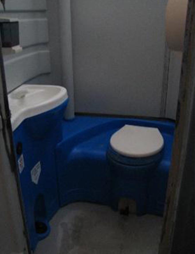 Elite-Fresh-Flush-Event-Units-w-Sinks-&-Solar-Lights-Image-2